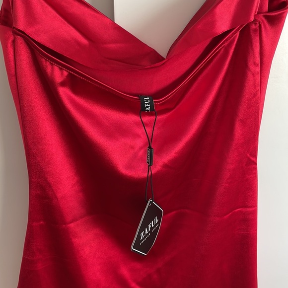 Gorgeous Mini Dress dress perfect for Valentines Date Night 🌹 - Picture 4 of 4